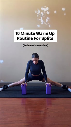 Some of my favorite beginner hip mobility exercises right now for splits training 👏🏽 #howtodothesplits #mobilitytraining #stretching