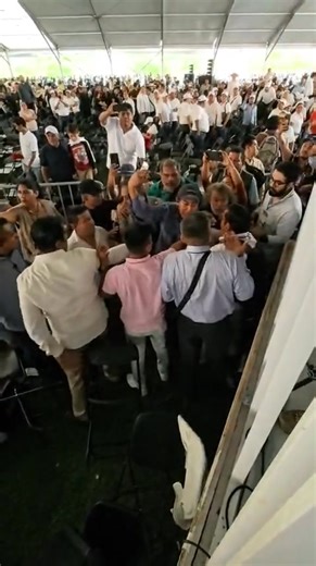 Elemento de la avanzada de Sheinbaum agrede a reportero guerrerense Elemento de la avanzada de Claudia Sheinbaum Pardo, durante el evento en el polideportivo en Guerrero, atacó físicamente al periodista Sergio Rafael Ocampo Arista. Tras el ataque, servidores públicos estatales arroparon al agresor y lo cubrieron para permitir que huyera. El reportero Jesús Saavedra Lezama advirtió que no se quedarían con los brazos cruzados y harian lo conducente. Ocampo Arista acusa el golpe a la altura del ojo