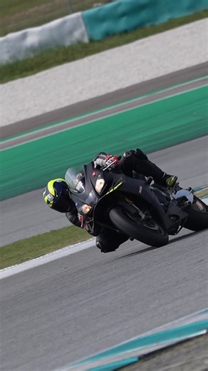 Nazir Hussin on Instagram: "@aprilia_malaysia track day .. #2026 Tqvm pd brader botak.. & doctor garage .. siapkan motor .. siap tukar tayar baru, pasang dry clutch siap.. winglet motogp , semua la.. hanya semata mata nk beri sy dn @kamalhusin10 merasa betapa padunya mesin italy ni .. mmg tak dpt dinafikan.. mmg padu .. lagi2 Xrenta tu .. cuma jiwa sy masih tetap setia pd Ducati 😝.. sy bukan jenis lelaki curang kan.. 🤣🤣🤌 .. Terima Kasih pd brader sy @amirdainesee yg all out dr awal ..dan pal