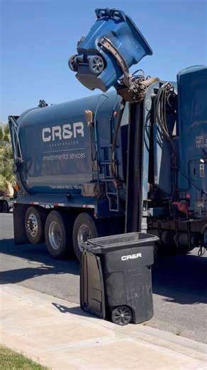 CR&R Garbage Truck Slamming Recycling! #automobile #garbagecollection #garbagetruck ♻️