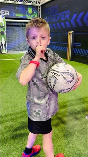 WE TRICKED THE ROBO KEEPER! 😱⚽️🤣