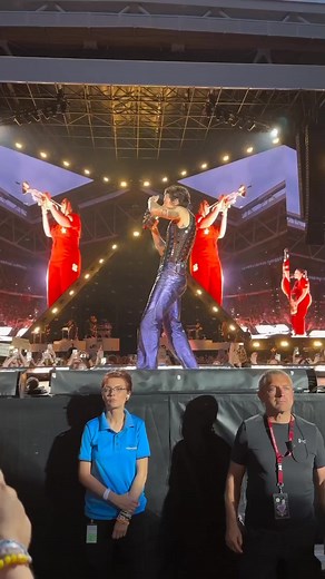 Hahaha the face he makes at the end lives in my head rent free 🤣🥰 #harrystylesvids #harrystyles #harrystylestiktok #harrystylesedit #fy #harryshouse #harrystylesunreleased #romanempire #harrystyleshair #newharrystyles #onedirectiontour #viral #pleasingharrystyles #harrystyleshair