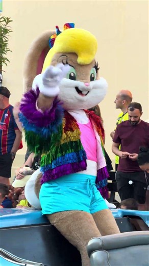 🌈Lola Bunny Superstars of Pride Parade - Parque Warner Madrid
