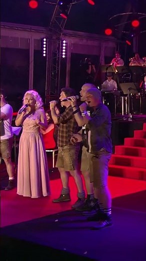 😲 ANDREA BOCELLI & ED SHEERAN with Perfect Symphony #shorts - Wendy Kokkelkoren