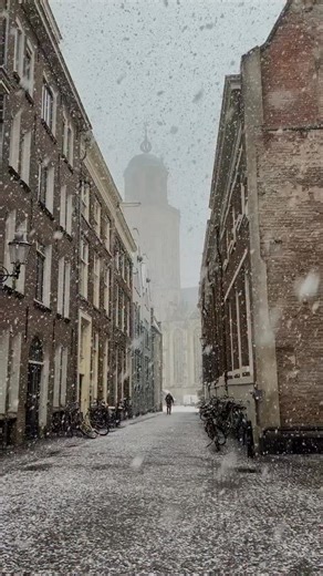 ❄️ Snow in Deventer, and yes, it was as magical as it looks ✨This week the city turned into a real-life snow globe. Quiet streets, soft flakes, and that peaceful hush only fresh snow can bring. 🌨️ Winter really knows how to show off here. Been to Deventer in the snow? It’s a must to put on your list! 📍 🎥 rishmakhadka | Visit Netherlands