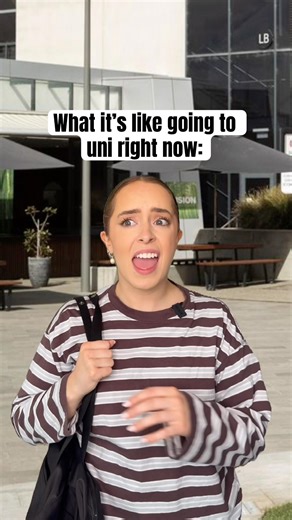 Every girl is wearing the exact same clothing at my university right now (Including me 😂) #comedy