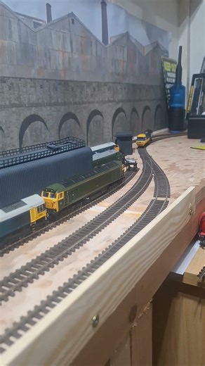 HORNBY TT HST FITTED WITH 21 PIN DECODER AND LEGOMANBIFFO'S SOUND.