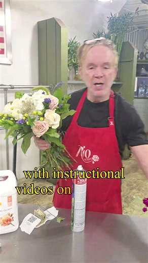 Bring me to your home and I'll teach you how to design! #flowers #flowerschool #flowerdesign
