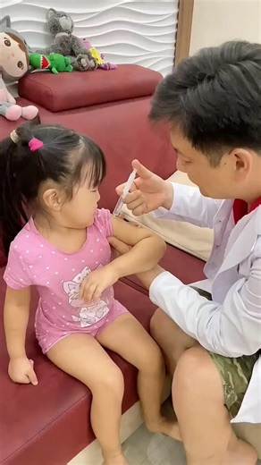 Who else is so afraid of injection? 😤😱 #shorts #vrial LeoNata family