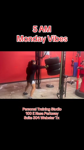 #personaltrainer #coach #boxing #speedbag #aquabag #tireflip180 #ancoreproplus #mobilitytraining #postureawareness #pilates #cadillacpilates #boxingcoach #dotfit #strengthandconditioning #garagegym #knockoutunit #tactfit #GetThe411 | Rafael Nevarez