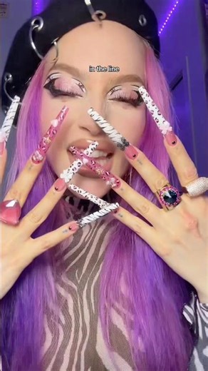 nail transition for the new animal print glitter y2k nails 💅🏻