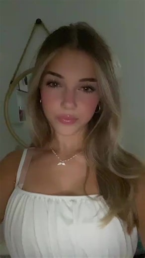 Blonde Snowbunny: Cute and Beautiful Girl