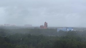 A timelapse in the direction of Tower of Terror and a look at the current weather in Walt Disney World. Occasional gusts of wind and horizontal bands of rain continue this morning | Blog Mickey