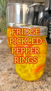 Easy refrigerator pickled pepper rings. #garden #gardening #canning #pickles | Dirty Punk Gardening