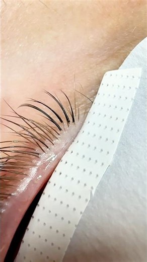 Do you struggle to lash the inner corner lashes? If so comment below, we’ll link you a tutorial!