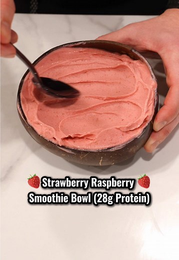 🍓Strawberry Raspberry🍓 Smoothie Bowl (28g Protein). Loved this one! Let me know if you try it 💪🏻 ~280 Calories Ingredients: -1 cup frozen strawberries -1/2 cup frozen raspberries -1 scoop vanilla protein @Levels Protein -1/4 cup milk -1 tbsp oats -1/2 tbsp honey -3/4 cup ice #smoothie #levelsprotein #smoothiebowl