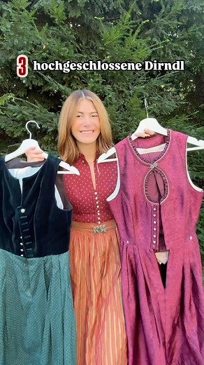 Stephie Stark | Lipödem, Schönheitsideale, 49 Piercings on Instagram: "•18 Tage bis zum Oktoberfest•🎡🎢🎠 Heute mal drei hochgeschlossene Dirndl. Alle drei haben einen unterschiedlichen Ausschnitt. Es gibt so viele Dirndl Varianten. Wie würdet ihr euch am wohlsten fühlen? #oktoberfest #wiesn2024 #dirndl"