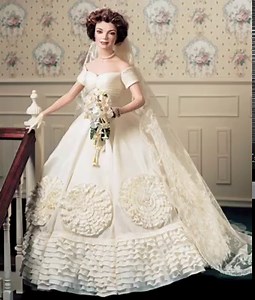 Franklin Mint collectible bride dolls 1) Jackie Kennedy; 2) Lady Diana; 3) Grace Kelly; 4) Kate Middleton; 5) Vivien Leigh as Scarlett O'Hara in Gone with the Wind(1939) ; 6) Elizabeth Taylor as Annie Banks in The Father of the Bride ( 1950). * The Franklin Mint was a private mint founded by Joseph Segel in 1964 in Wawa, Pennsylvania. For five decades The Franklin Mint produced and mass marketed "collectibles". Its product line began with manufacturing and marketing privately minted gold and sil