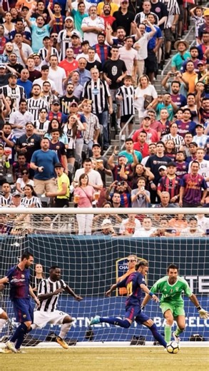 Futebol Legado on Instagram: "🖼️⚽️OBRA DE ARTE - O último gol de Neymar com a camisa do Barcelona não foi em jogo oficial. Foi em um amistoso, contra a Juventus, no dia 22 de julho de 2017. Naquela noite, Neymar estava inspirado. Marcou dois gols, comandou a vitória por 2 a 1 e deu um verdadeiro show diante dos olhos do mundo. Dias depois, o futebol seria surpreendido com sua transferência histórica para o PSG. Sem despedida no Camp Nou. Sem anúncio prévio. Apenas um último brilho… contra a Juv