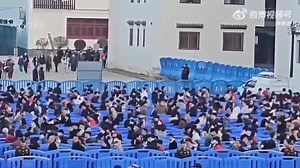 7.3K views · 139 reactions | shake your phone and the people will stop moving. | Binit Napit | Facebook