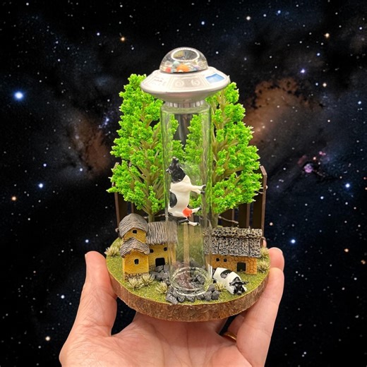 UFO Cow Abduction Diorama Alien Flying Saucer Kinetic Desk Decor Unique Sci Fi Gift for Him Cow Lover Birthday Present Quirky Farmhouse Art - Etsy