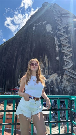 Valentina Ferragni | Scalando le Peñón de Guatapé 🇨🇴 | Instagram