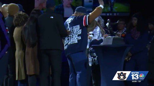 Bo Jackson honored at Iron Bowl halftime for Heisman Trophy anniversary