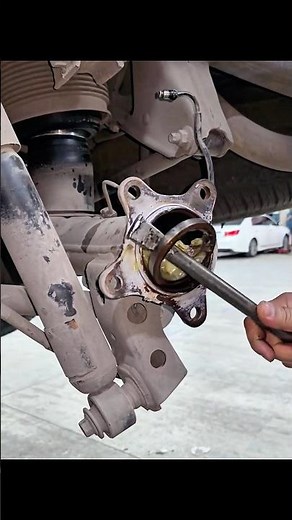 Land Cruiser rear Axle seal replacement✅🛠️🚗 #automobile #mechanic #car #tipsandtricks