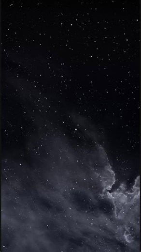 kk. on Instagram: ""知っていましたか？ 現在、日本では「歩いた足跡」から電力を発電しているんです！⚡日本には、歩くたびに生まれるエネルギーを電気に変換する**圧電タイル（ピエゾ電気タイル）**があり、1歩ごとに電気を生み出します🔋人がこのタイルの上を歩くと、体重と動きによってタイルに圧力がかかり、わずかに曲がります。 このとき生じる機械的ストレスを、タイル内部の特殊な材料が電気エネルギーに変換します⚙️1歩で生まれる電気はわずかですが、何百万歩も集まるとLEDライト、デジタル表示、センサーなどを動かせるほどの電力になります。例えば、東京の渋谷駅のような混雑した場所では、1日に240万歩以上が記録されます！また、四谷駅・杉谷駅などでは、1日に約240人が利用し、約100,000歩分のエネルギーが生まれています。 このシステムは、電力を蓄電したりすぐに使用したりできるため、従来の電力源への依存を減らし、持続可能な都市づくりに貢献しています。つまり、日常の動きをそのまま再生可能エネルギーに変える技術なのです。 もし私たちの街全体がこのタイルで覆われていたら…… 人々の“