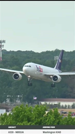 ‪@FedEx‬ A300 battles the wind for a nice touch down