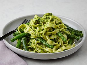 Linguine with Spinach-Basil Pesto