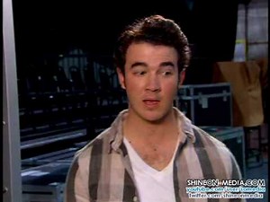 Kevin Jonas Interview + Behind the Scenes of "Minute to Win It"