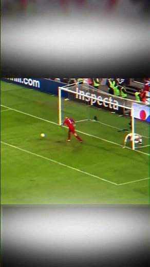 "Ibrahimović's Unbelievable Bicycle Kick from Outside the Box | Iconic Moment in Football History"