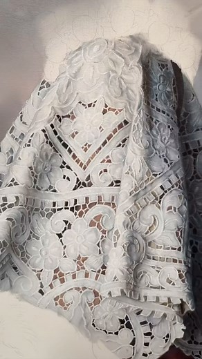 Artist @elisa_anfuso masterfully renders delicate lace, capturing its intricate patterns and soft translucency with precision. The interplay of light and shadow brings depth to each thread, transforming fabric into a luminous, almost ethereal presence. Artwork: lace painting in oil Art by @elisa_anfuso Remarks by: @artartluther #artworkanalysis #paolaluther #oilpainting #realism #lacepainting #fineart #artprocess #hyperrealism #classicalart #paintingdetails | Paola Luther Art