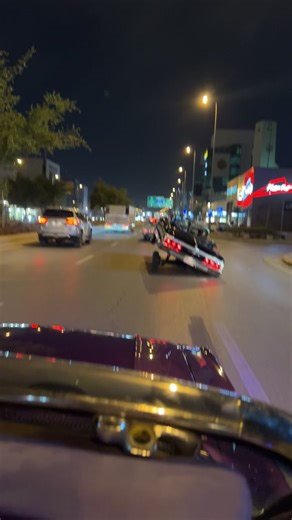 تعديل سيارات امبالا في الرياض: لحظات مرحة بعد المطعم