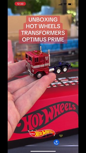 Unboxing Hot Wheels Optimus Prime Collectors Box