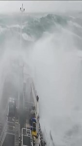 9.5K views · 3 comments | How many meters waves? #lifeatsea #shiplife #sea_format #wave | SeaFormat | Facebook