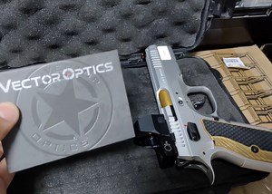 Clyde Santos With New Vector Optics 1x26x32 Frenzy