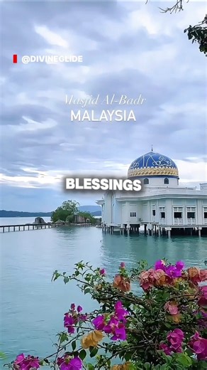 Floating Masjid in Malaysia Looks Unreal🕌 | #shorts #islam #masjid
