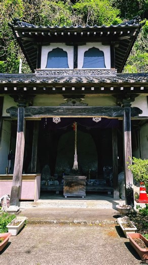この建物の石が鎌倉時代からのものだと思うとロマンがあるな〜#鎌倉時代