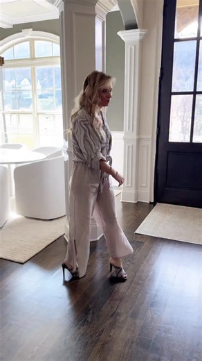 Melissa Miller Smith on Instagram: "A pretty and comfortable outfit for the 1st 75 degree day in February from @palmproduceresortwear ! #style #fashion #resortwear"