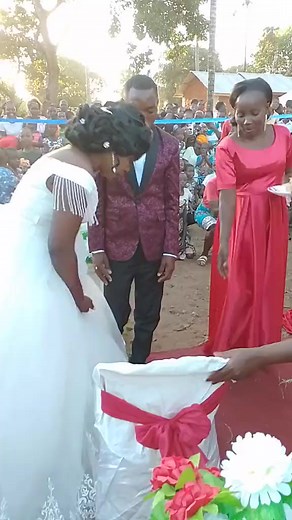 hii ni keki anatafuna kama miraa 😂😁 | Susan Namu