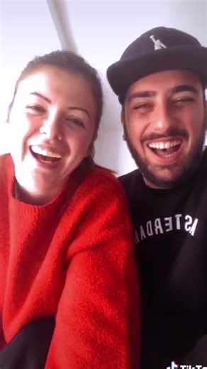 Scusa amore mio… scusa se ho dovuto cercare una via di fuga nella mia testa per sfuggire al dolore della tua assenza… scusa se ormai passo il tempo non pensando a quel che è successo perché devo far credere a me stessa che non sia successo a te… in questi mesi la mia testa cerca un modo per sfuggire da tutto questo… prima vivevo col pensiero che saresti tornato… poi i giorni passavano… e il cuore mi chiedeva “sì ma quando torna?” E allora quell’idea nella testa è crollata.. e per sopravvivere… S