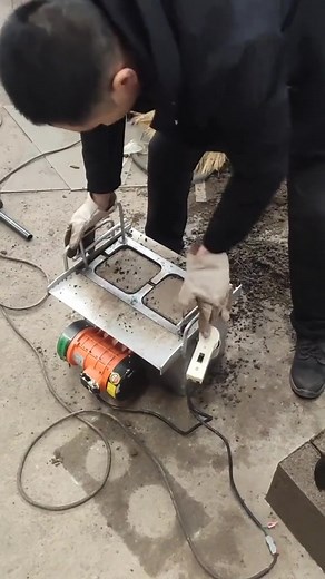 Handheld non fired brick machine is a small and portable construction equipment that is mainly used to press cement, river sand, slag and other raw materials into non fired bricks without the need for high temperature firing. It is suitable for home DIY, rural self built houses, small infrastructure and other scenarios #Portablenonburningbrickmachine#Manualwirelesscementbrickmakingmachine #Smallelectrichollowbrickmachine #Householdportablebrickpress #Minimobilebrickmakingmachine | Wood Crushing