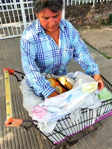 Vende panes para sobrevivir 🥺 | cocinando para vender