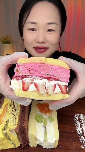Delicious Strawberry Crepe 🍰 Cake Eating ASMR 😋 #reels #eating #reel #foodvlogs #asmr #reelsfypシ #reelsviralシ #reelstrending #reelsfbシ #dessert #food #foodie #strawberrydesserts #crepe #cake | It's Unique Food ASMR