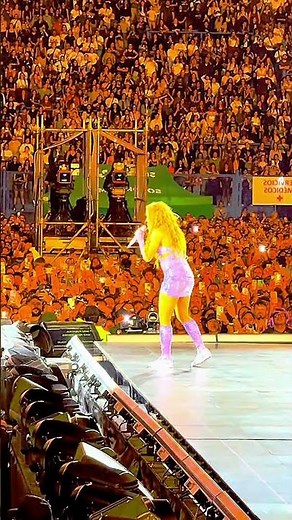 Shakira “Girl Like Me” live #concert #livemusic #shakira #california #music #sandiego