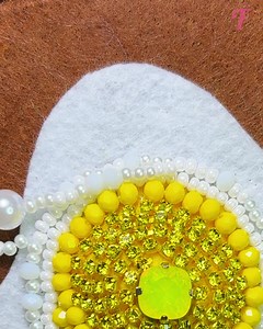 A cute DIY pin of beads and felt | Fabiosa Hearty
