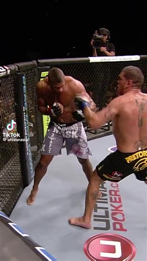 Ретро нокаут от Сильвы над праймовым Оверимом 🔥#ufc #mma