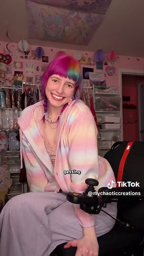 An important reminder that most wheelchair users are ambulatory wheelchair users! (,: Someone being able to walk does NOT mean that they are faking or lying about their disability… ⚠️‼️With my discount code: HANNAH you can get this Paiseec Q3 wheelchair for ONLY $785!‼️⚠️ #motorizedwheelchair #lightweightwheelchair #powerwheelchair #paiseec #paiseecmobility • disabled, ambulatory wheelchair user, lgbt, artist, job, mobility aid, lightweight, electric wheelchair, lyme disease